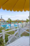 Rye Motor Inn - Oceanfront, Walk to Beach - Beach