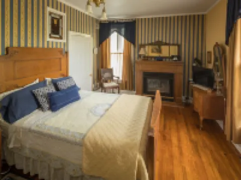 The Steamboat House Bed & Breakfast Hotels in West Galena Township