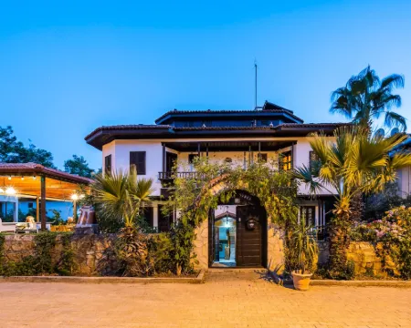 Liya Boutique Hotel & Suites Ula otelleri