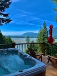 The Fraser River's Edge B&B Lodge