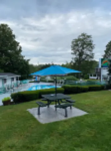 Brookside Motel & Cabins