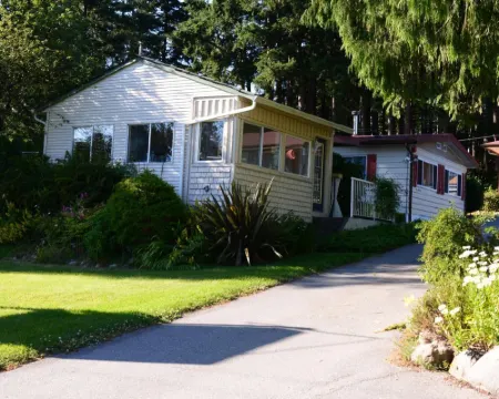 Seaside Villa Motel & RV Park Hotels in Powell River
