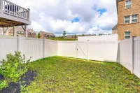 Fenced Yard: Spacious Southern Maryland Townhome! - WiFi