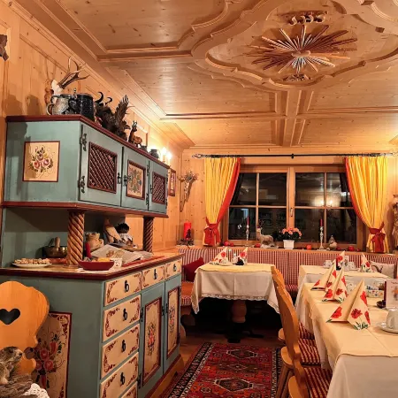 Hotel Garni Concordia - Dolomites Home