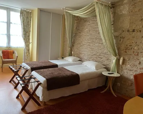 Hotel Restaurant le Grand Monarque Hotels in Nievre