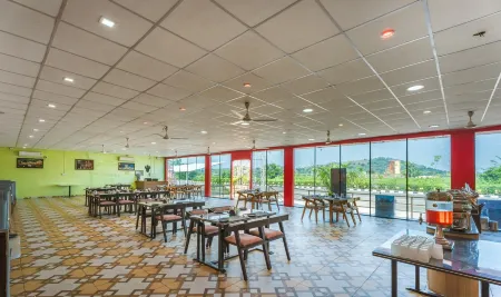 The Rawla Tent Resort & Spa Отели рядом с достопримечательностью «Стейтью Оф Юнити»