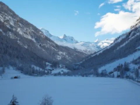 วาลลิเซอร์โฮฟ โรงแรมในTasch