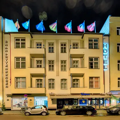 โรงแรมอาร์ต ชาร์ลอตเทินบัวร์เกอร์ โฮฟ โรงแรมใกล้สถานีรถไฟใต้ดินไคเซอร์ดาม