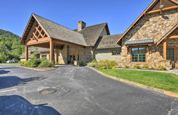 如畫一般的天空樂園，帶山景