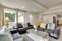 Deck + Game Room: Redmond Home ~ 17 Mi to Seattle Hotels in Redmond