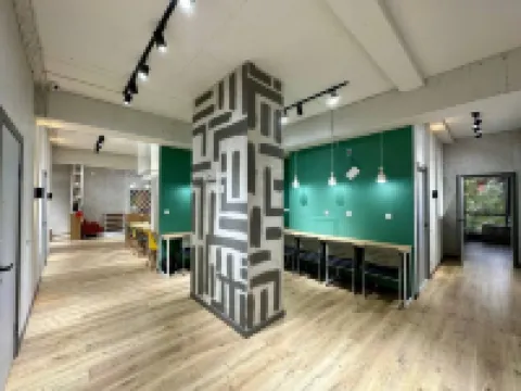 izzzi布什別克青年旅舍