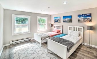 Modern Gold Bar Vacation Rental with Mountain View - Housity