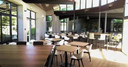 Logis Hôtel le Keréden Отели в г. Ланривен