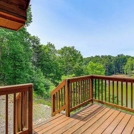 Peaceful South Holston Lake Cabin w/ Dock & Deck!