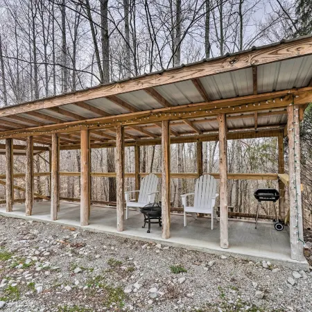 Cozy Tennessee Cabin Rental - 1 Mi to Lake
