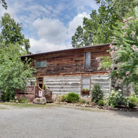 Riverfront Couples Retreat in Smoky Mountains!