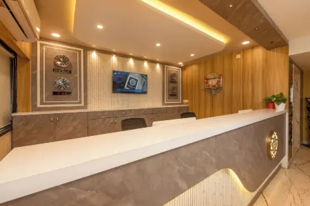 Hotel Shoolin Grand Отели рядом с достопримечательностью «Ройал Гарден бич резорт»