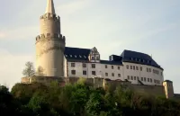 เรสเตอรองต์ - เพนชั่น ซุม อาวมาทาล โรงแรมใน