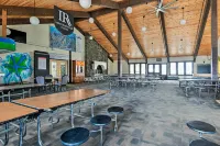 Ski-in Resort Family Condo w/ Deck at Jay Peak! -  Apartamentos vacacionales