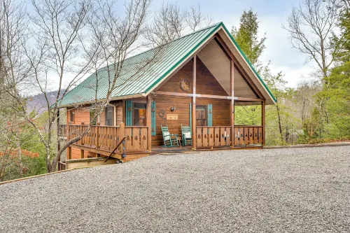 2-Tier Deck & Hot Tub: Quiet Sevierville Cabin - spa