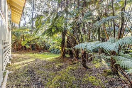 Liko Lehua Cottage in Volcano - Hot Tub & Fireplace - Mauna Loa Estates