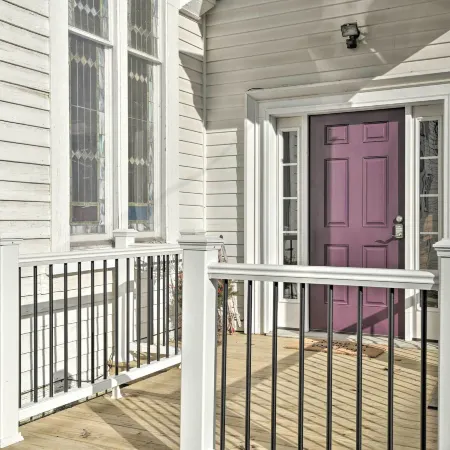Lisle Apt: Fireplace & Stained Glass Windows!