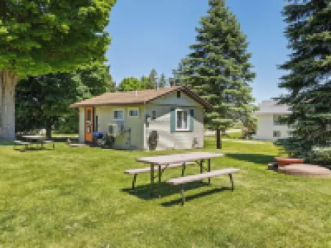 Chippewa Bluffs Resort Hotels in Mecosta County