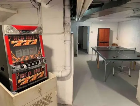 SERENITY IN THE CITY - 5 BR College Ave by F & M