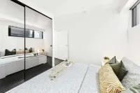 Cozy Apartment on Bourke St, Steps from Chinatown