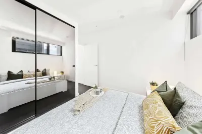 Cozy Apartment on Bourke St, Steps from Chinatown
