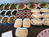 EM-BA Butik Bungalov - breakfast