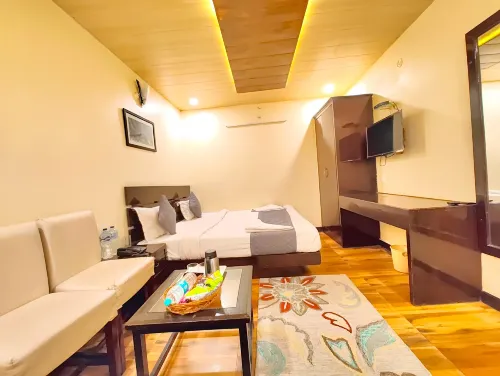 Goroomgo Hidden Chalet Mall Road Nainital