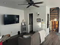 Cozy Carriage House - studio in serene Arvada with WiFi, AC