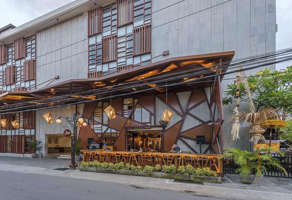 센스 호텔 스미냑