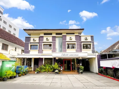 Urbanview Hotel Sakura Bandung Các khách sạn ở Bandung Wetan