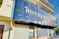 Hotel White Hut Hotels near Railway Park