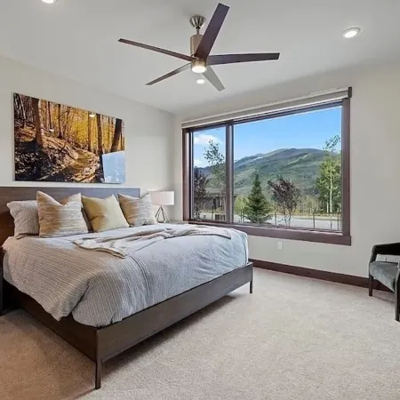 Luxury 5Br on Nat'l Forest: Private Lake, Pool & Hot Tub, Ski Keystone & Breck
