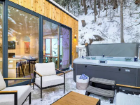 Parkview Mountain House Luxury Ski Home w/ Hot Tub Near Trails & Downtown Hotels in Summit Park