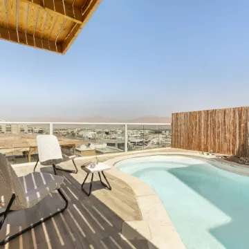 Sea View Penthouse Near the Beach by Sea N' Rent