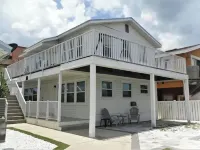 MadieraC2 Waterfront & 2-3 minutes' Walk to the Beach