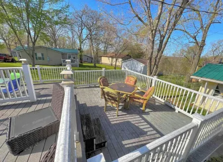 Spacious, Cozy Lake House near lake and restaurants at Lake of the Ozarks.