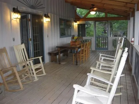 Charming Bear Paw Cabin with Spectacular View of Lake Hiwassee
