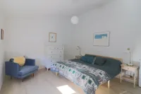 Lupine Lodge with Mountain Views