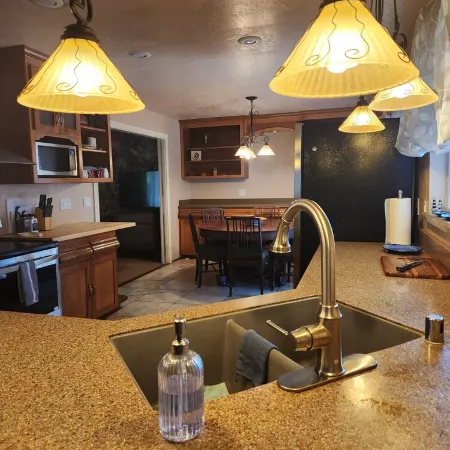 Spacious 3 bdrm home in quiet neighborhood in Quincy