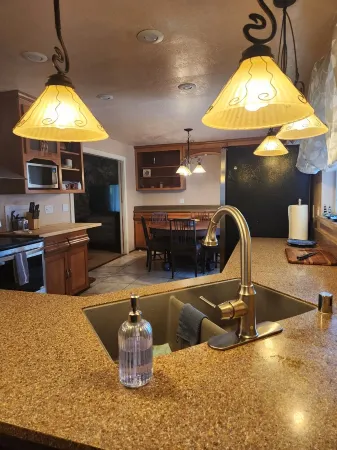 Spacious 3 bdrm home in quiet neighborhood in Quincy