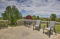 'Blue Moon Cottage' w/ Amazing Views of 5 Counties - parking