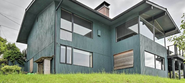 Deck & Sweeping Views: Family Union Home Hotels in Mason County