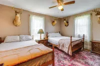 Pet-Friendly Smithmill Retreat w/ Yard! - 2 étoiles