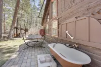 Remote Escape Klamath Falls Cabin by Lake and Hikes - 4-Star