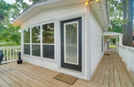 'lakeside Haven' w/ Deck & Views in Jefferson!